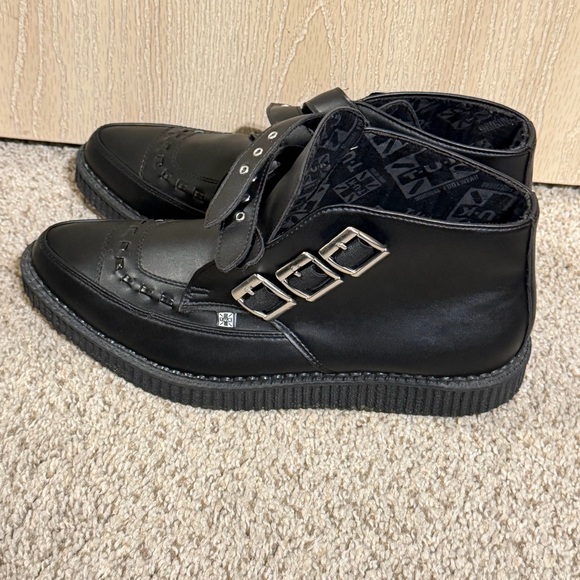 Black TUKskin 3-Buckle Pointed Creeper Boot - Picture 4 of 10